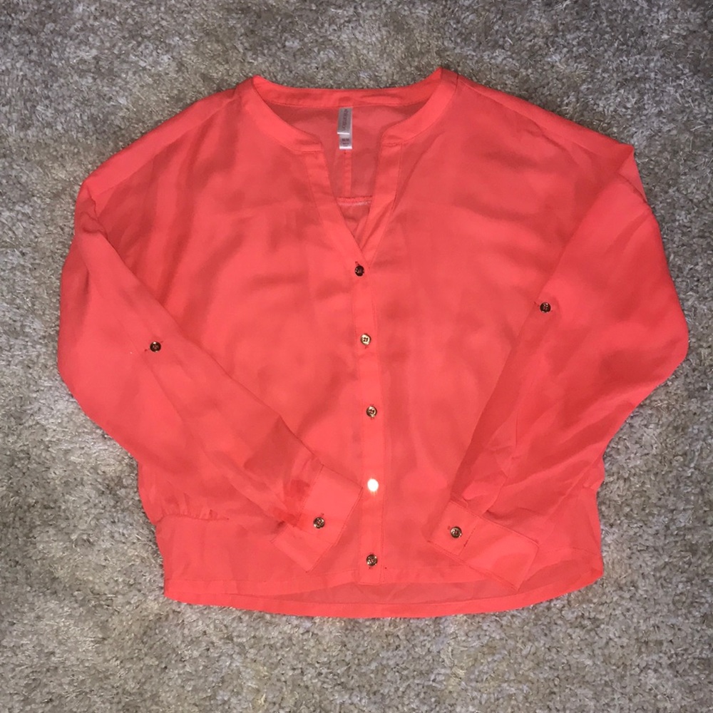 💥Coral blouse with gold buttons.